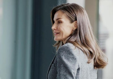 El tinte de barro que usará la reina Letizia para cubrir las canas: henna marrón sin químicos que fortalece el cabello